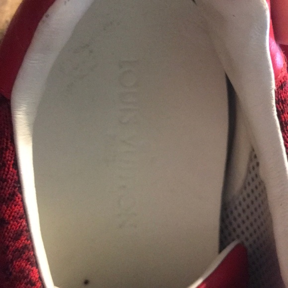 LOUIS VUITTON RED RUNNING SNEAKERS - Picture 10 of 10